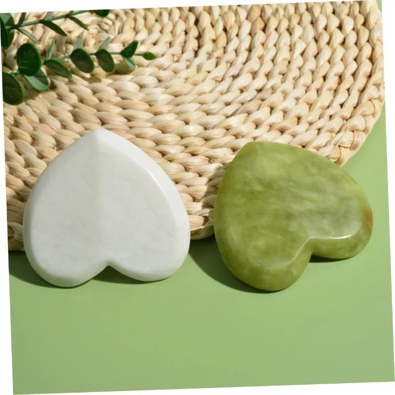 

Массажный скребок из натурального нефрита, массажный инструмент для лица в форме сердца помогает облегчить усталость, легко носить с собой, удобно, легко держать