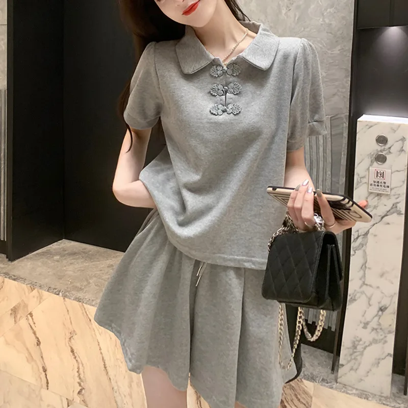 Conjunto de dos piezas de pantalones cortos de manga corta para mujer, traje deportivo informal de calle explosiva para celebridades de Internet, moda pequeña, 2025