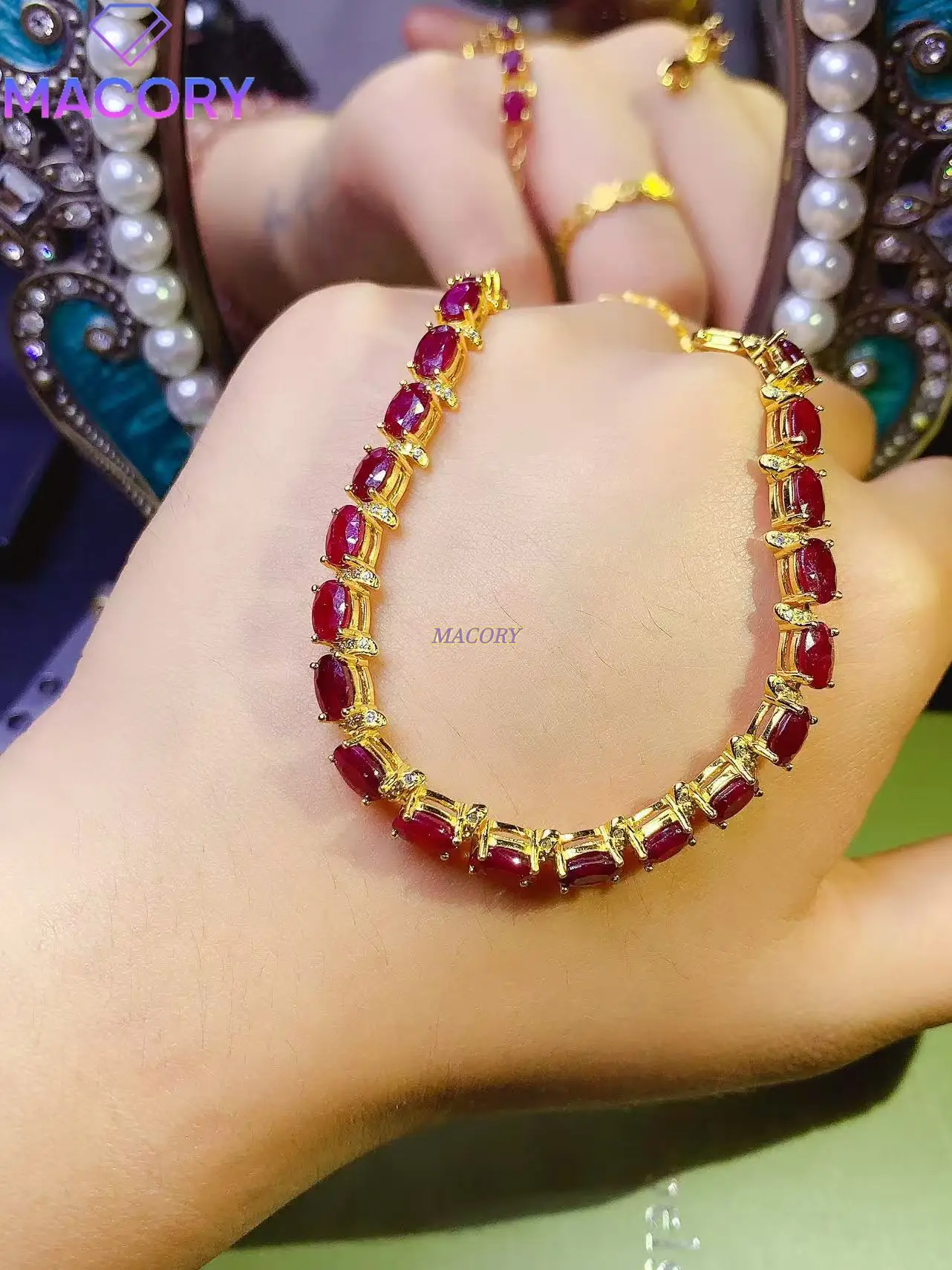 سوار روبي أحمر رائع للنساء، فضة استرلينية 925، تصميم كلاسيكي أنيق جديد، ألوان أحجار كريمة نابضة بالحياة، مصنوع بدقة