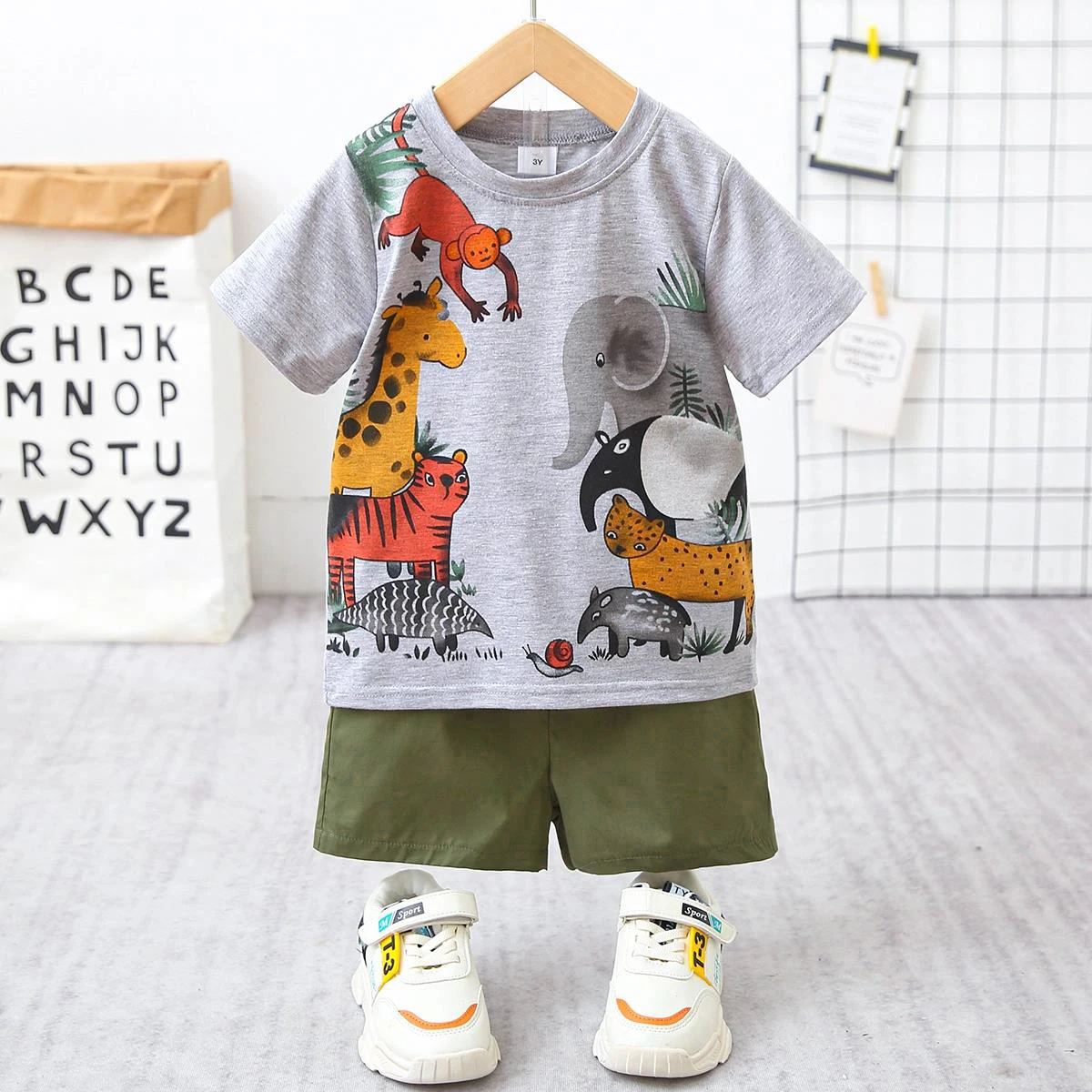 PatPat 2pcs Toddler Boy Playful Animal Print Tee and Shorts Set