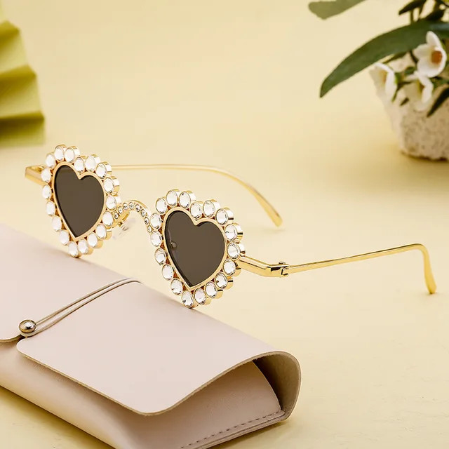 Retro okulary przeciwsłoneczne w kształcie serca moda metalowe miłość śliczne okulary przeciwsłoneczne małe kolorowe okulary dla kobiet osłony przeciwsłoneczne UV400