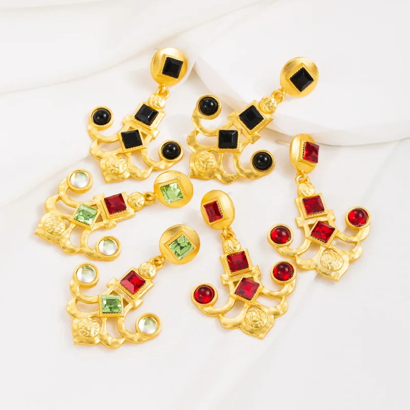 Pendientes de estilo vintage, con personalidad a la moda, chapados en oro, con gemas de colores, para mujer, de segunda mano.