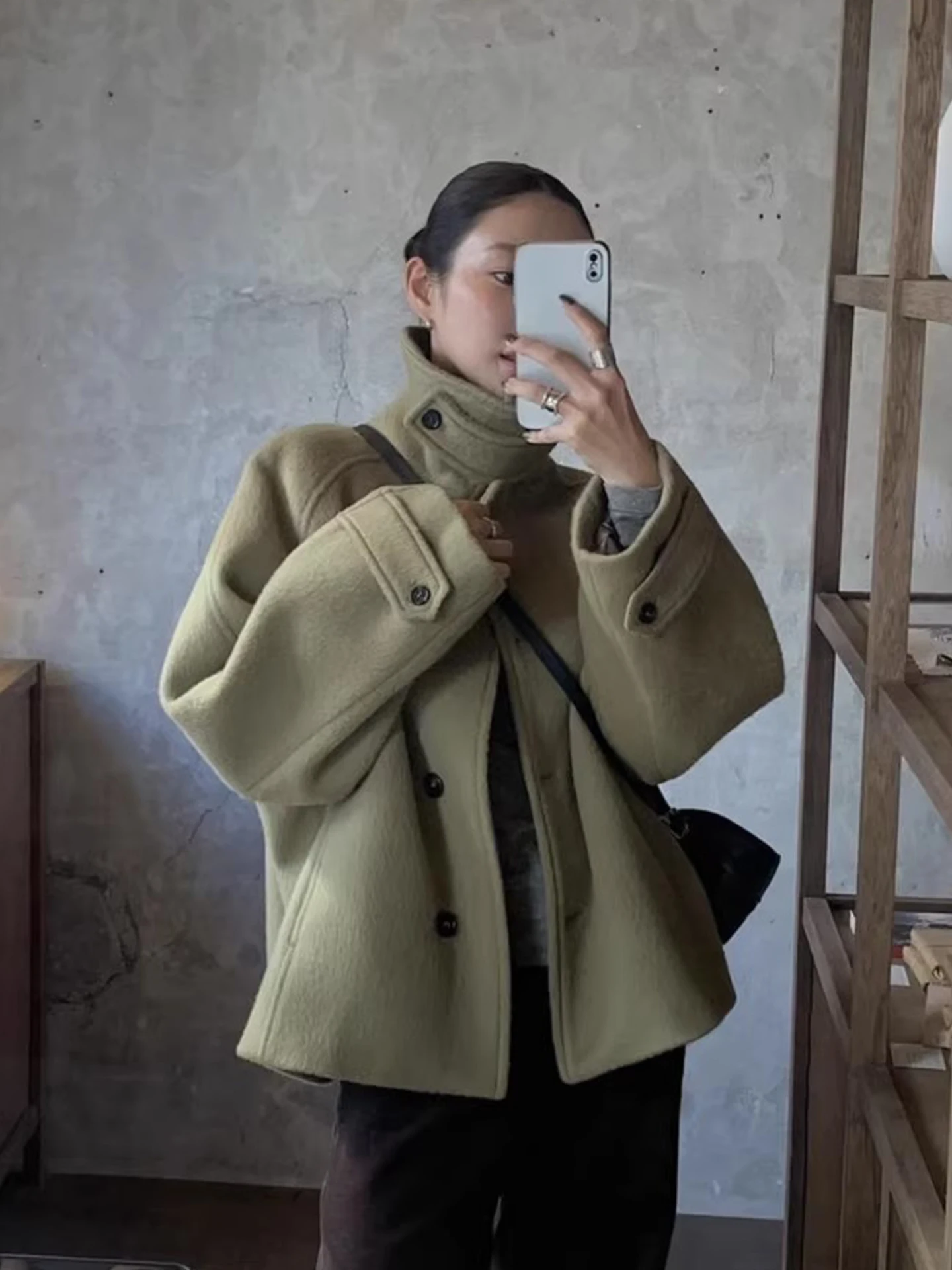 

Gagarich French Retro Single Breasted Short Solid Color Woolen Coat Women Winter 2025 New Stand Up Collar Niche Versatile Top