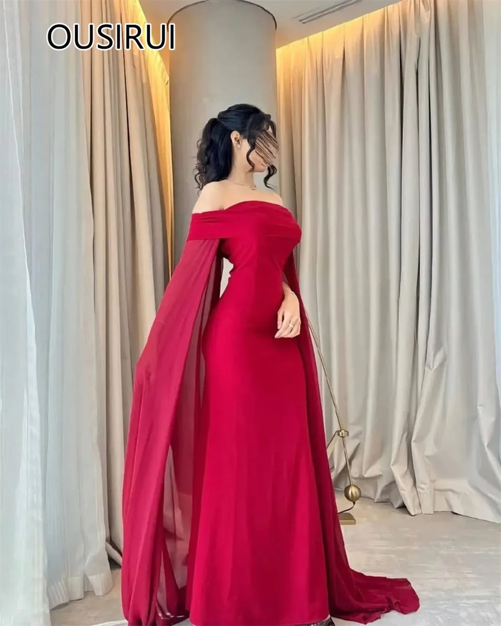 Popular Evening Arab Dress Boat Collar Satin Sheath Open Back Long Flowing Bridal Evening Gown with Cape