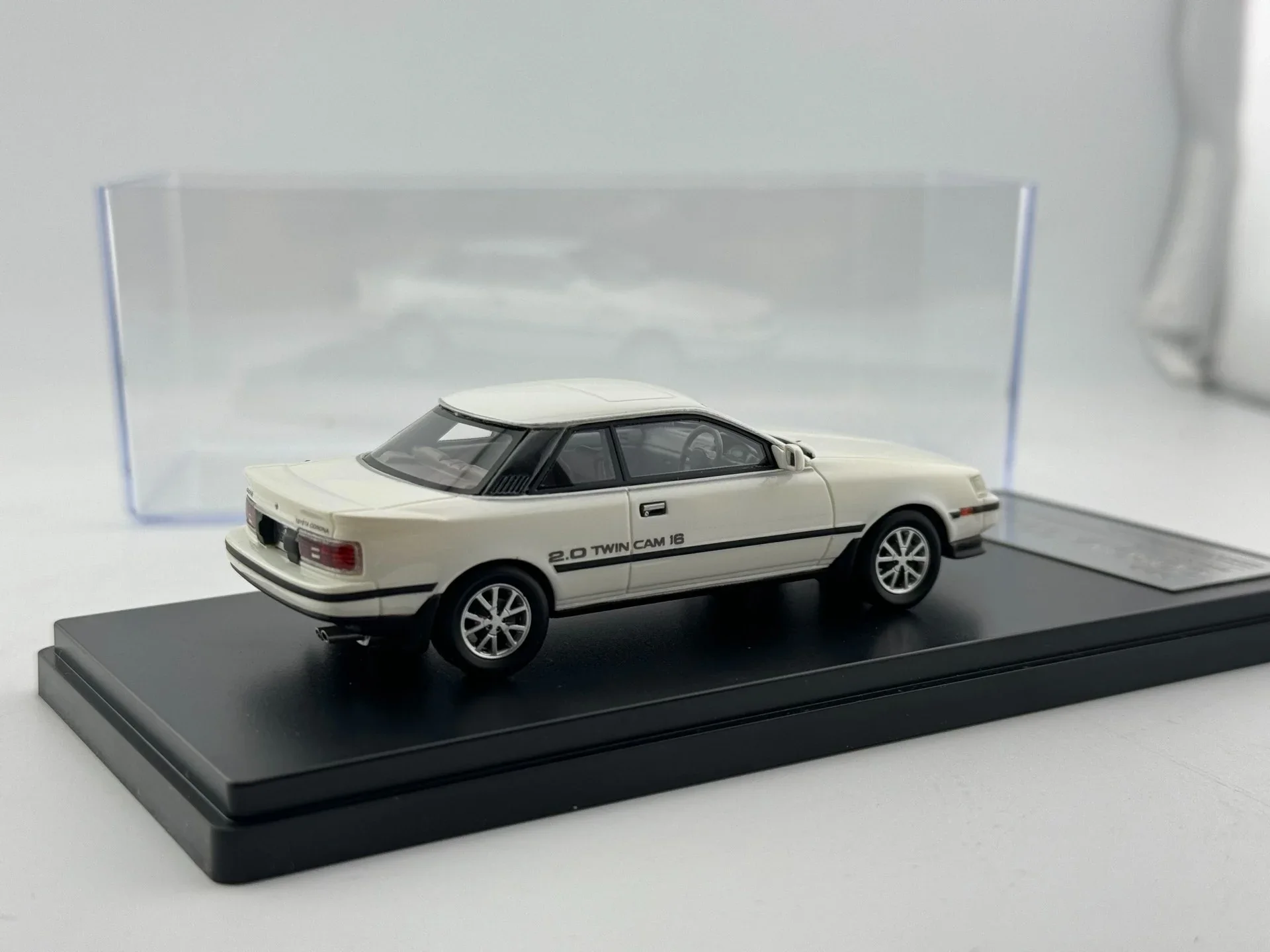 flaws-hi-story-modello-in-resina-di-una-coupe-corona-in-scala-1-43