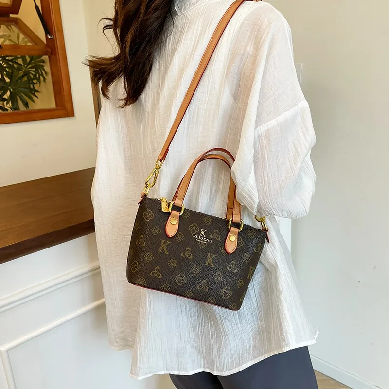 

​Designer Inspired Leather Crossbody Bag, 2025 Women's Elegant Shoulder Purse, Vintage Zipper Handbag, Chic & Stylish​