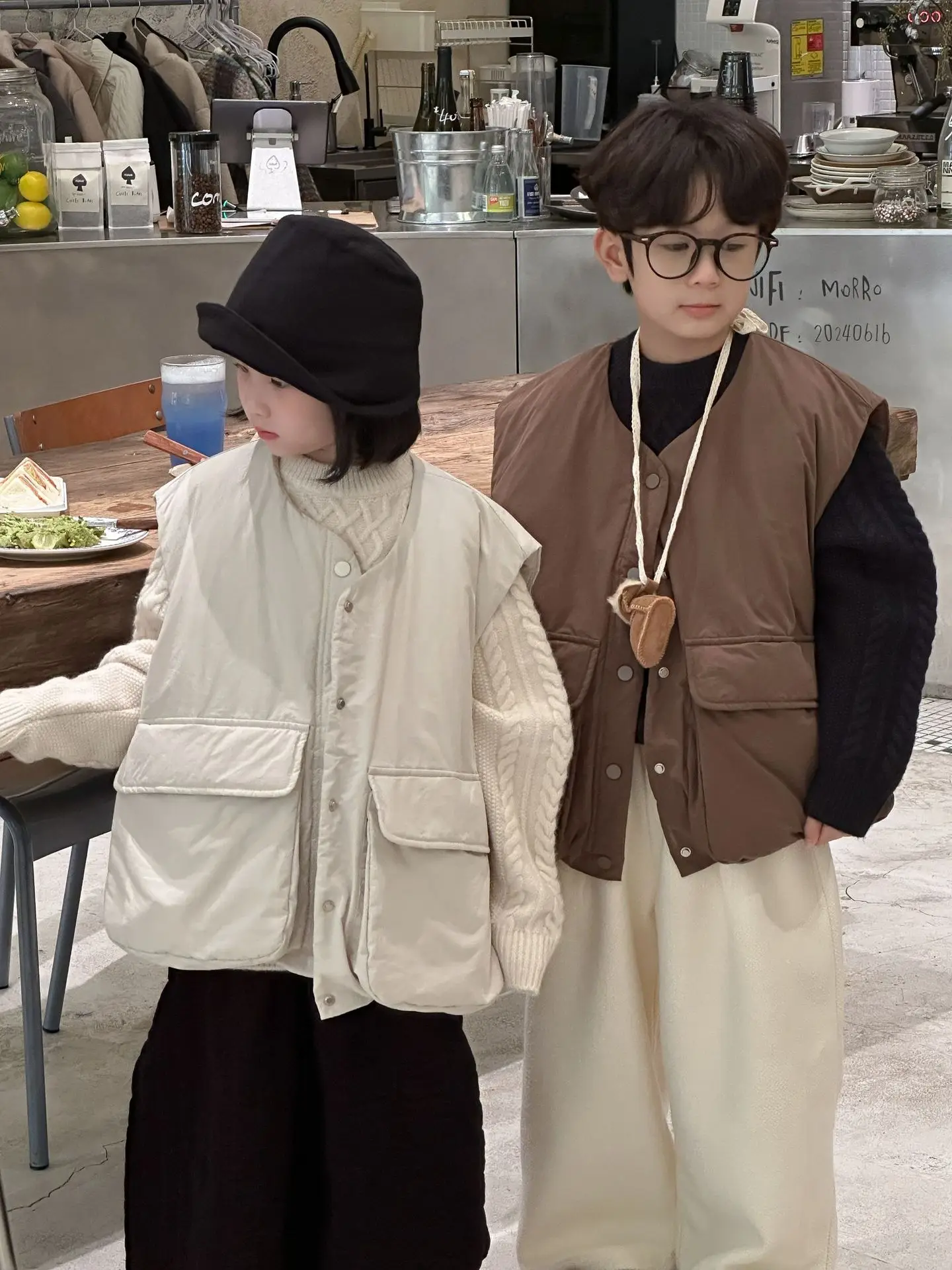 

Детский жилет 2025, зимний корейский утолщенный хлопковый жилет с большим карманом для мальчиков и девочек, детские повседневные свободные куртки без рукавов, жилет