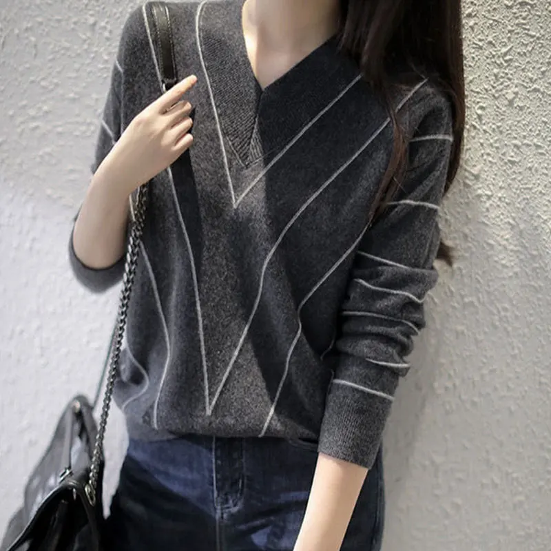 Fashion V-Neck Striped Knitted Sweaters Female Clothing Korean 2023 Spring Autumn Casual All-match Long Sleeve Straight Jumpers