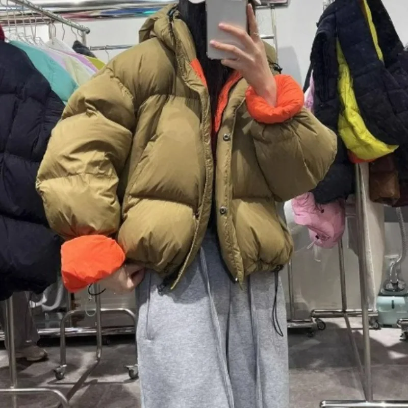 

2025 Maillard Wore A Thick Loose Coat in Contrast