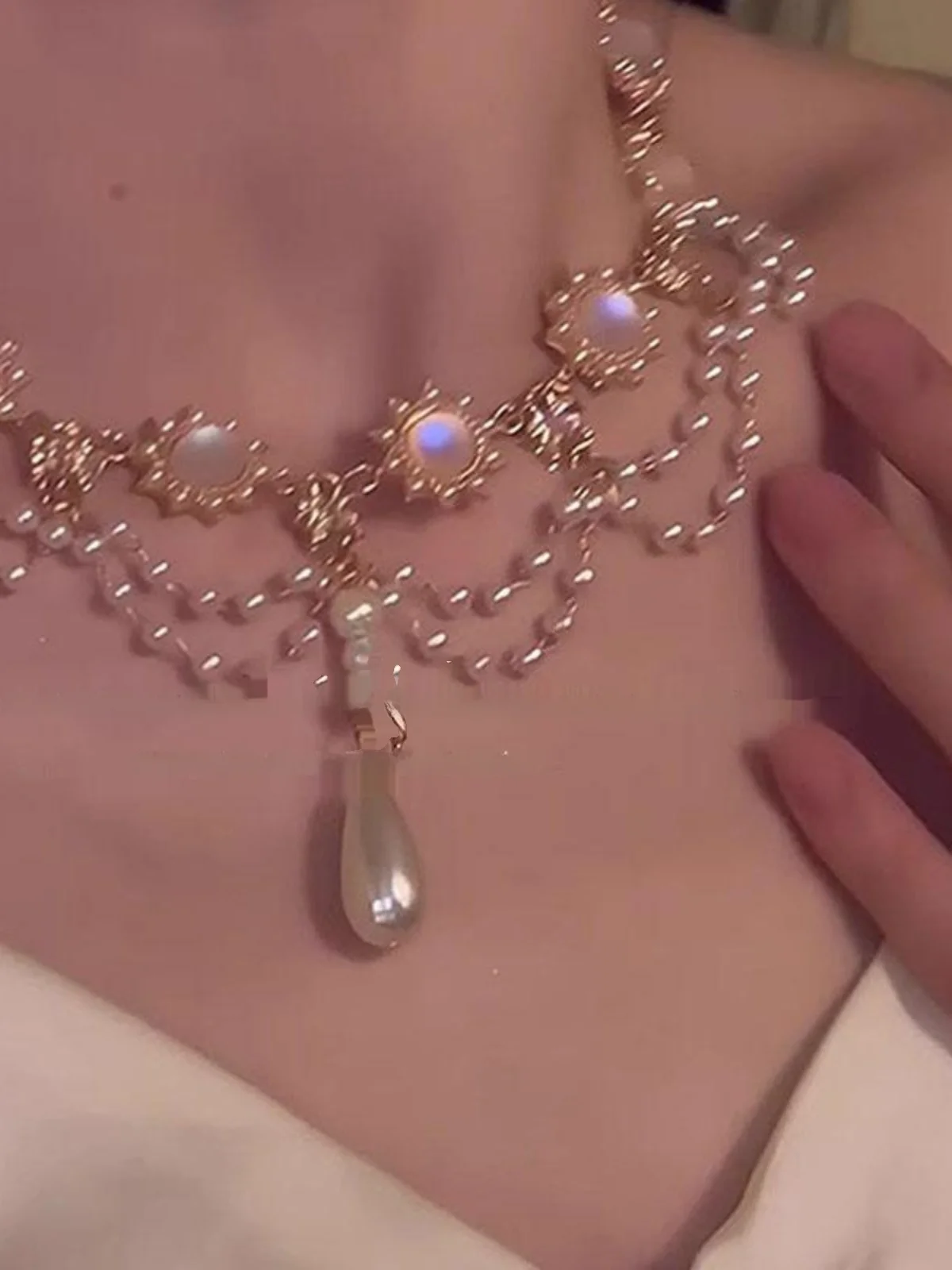 Colar F Retrô com Design Robusto, Pérola de Pedra da Lua e Borla, Corrente de Clavícula Multicamadas, Tendência da Mod...