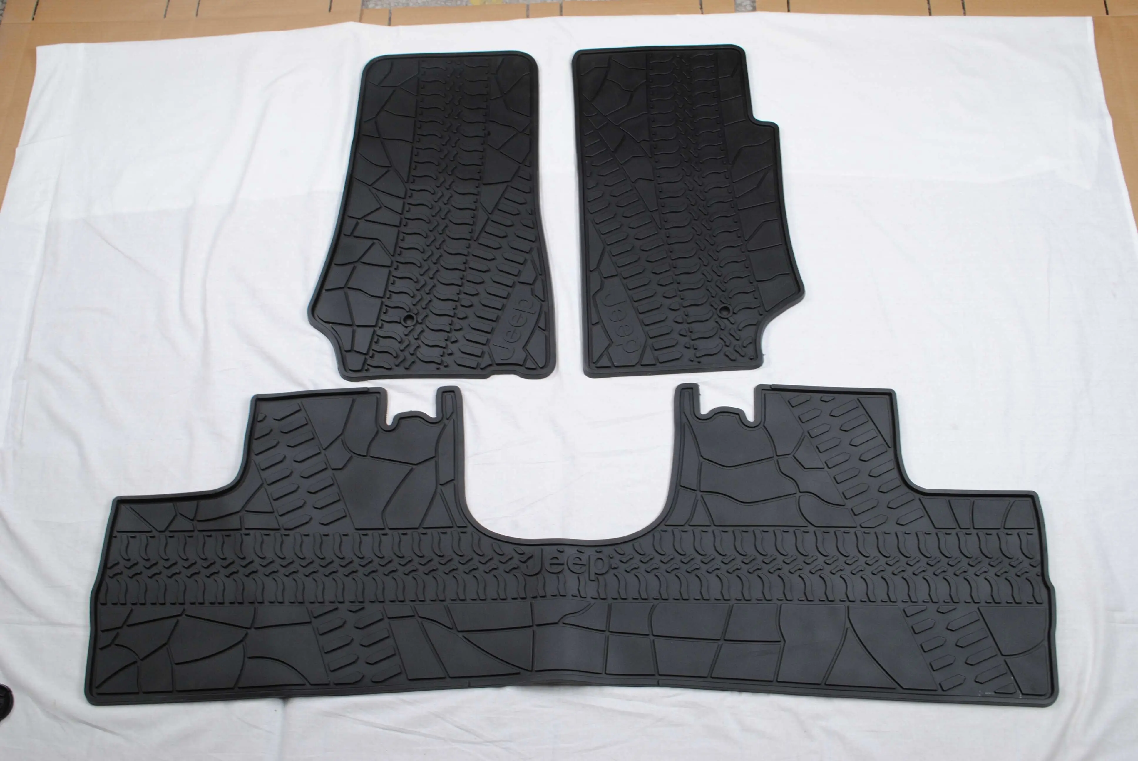 Lantsun J170 Rubber Floor Mats for Jeep for wrangler JK 2012-2017 year 4 Door