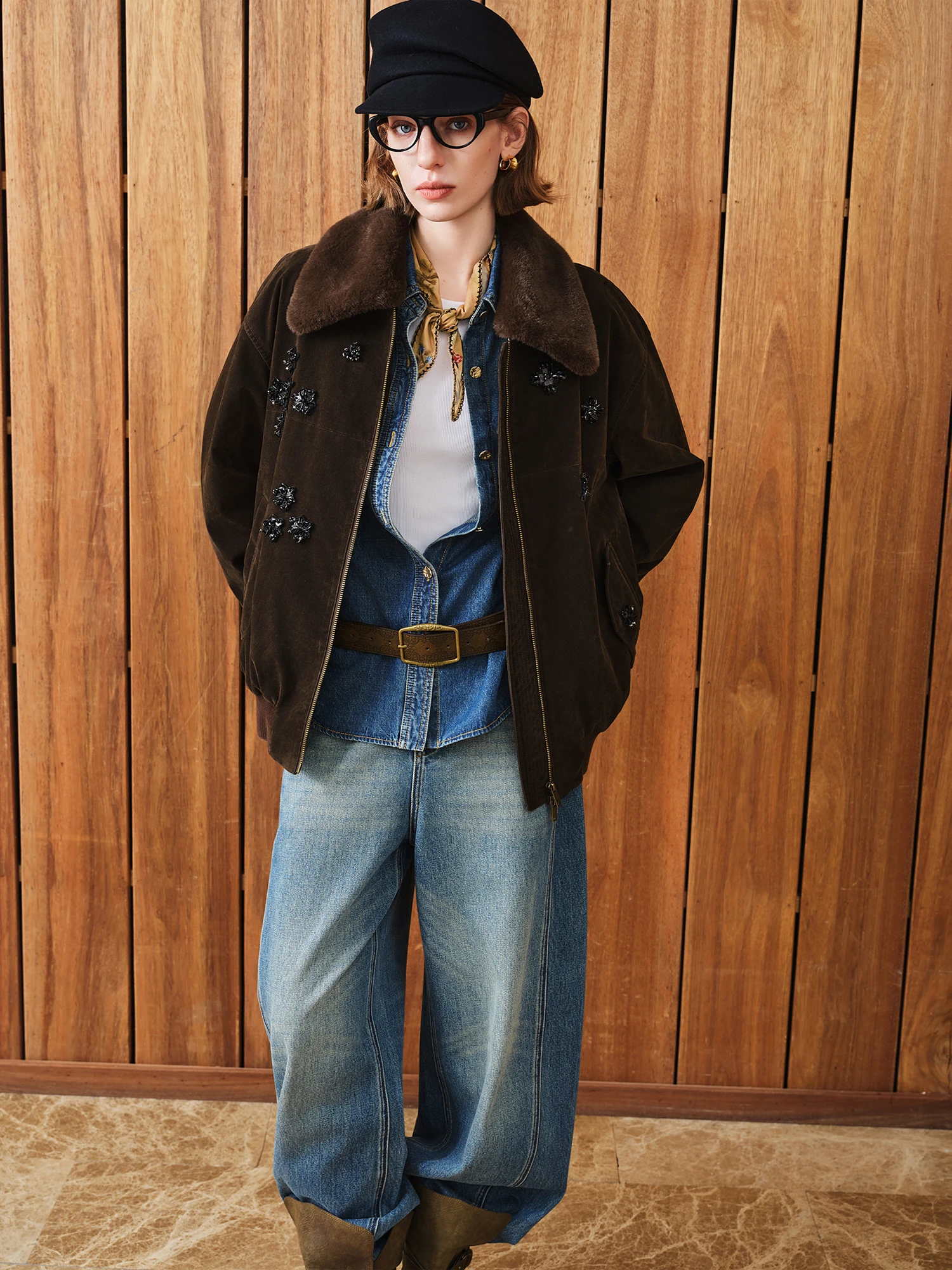 FSLE 【سلسلة ممتازة】 سترة كلاسيكية من جلد الغزال المطرز بالخرز مع تطريز لؤلؤي للنساء شتاء 2025 وصول جديد