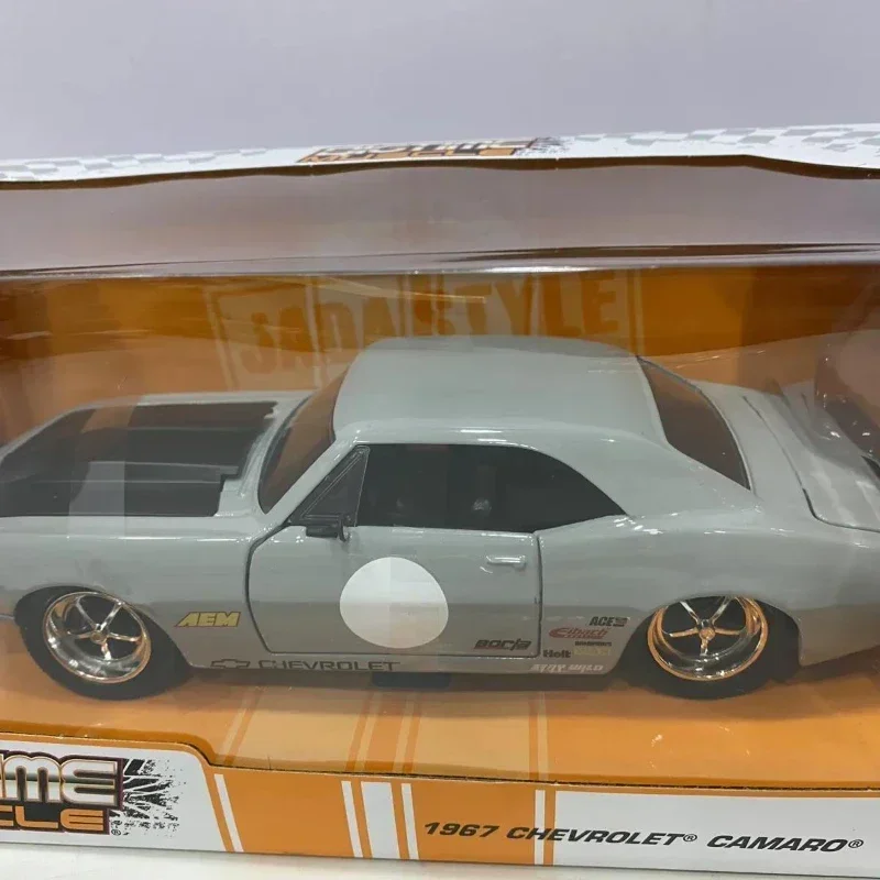 Jada 1:24 1967 Chevrolet Camaro High Simulation Diecast Car Metal Alloy Model Car Toys for Children Gift Collection