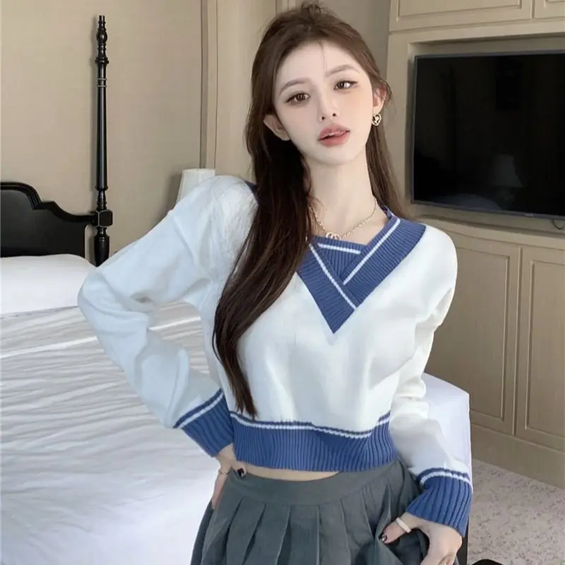 

Sweater Women' Autumn Winter Retro Temperament Design Sense Contrasting Color Fake Two V-neck Loose Slimming Niche Knitwear Tops