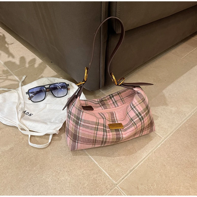 Karierte Hobo-Schultertasche, Retro-Handtasche aus kariertem Stoff, Y2k Vintage-Handtasche, Herbst-Winter-Handtasche für Damen, ideal für den täglichen Gebrauch. – Detail 1