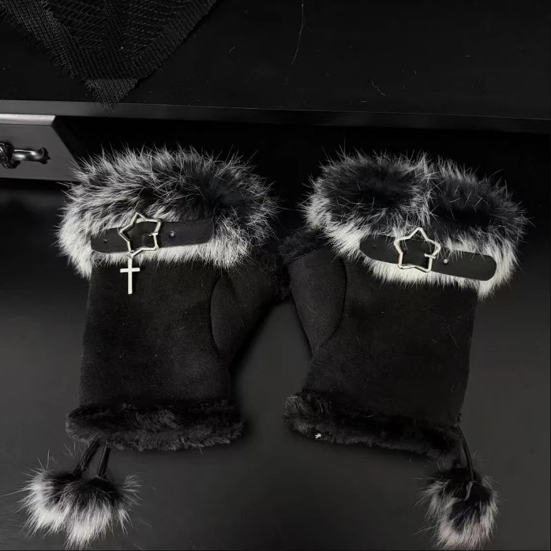 2025 المرأة اليابانية الشتاء نصف اصبع الدفء فروي المرقعة قفازات الدفء القوطية Harajuku عبر حزام Y2k اكسسوارات Mujer #4