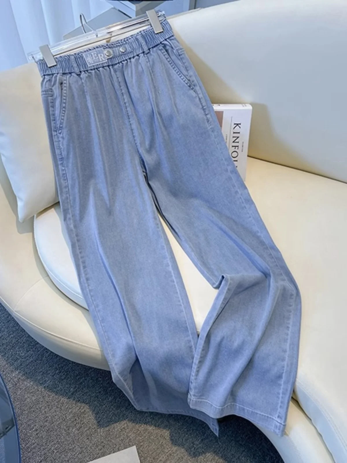 

Светлые шелковые широкие джинсы женские летние тонкие новые эластичные талии свободные узкие брюки из ледяного шелка прямые брюки