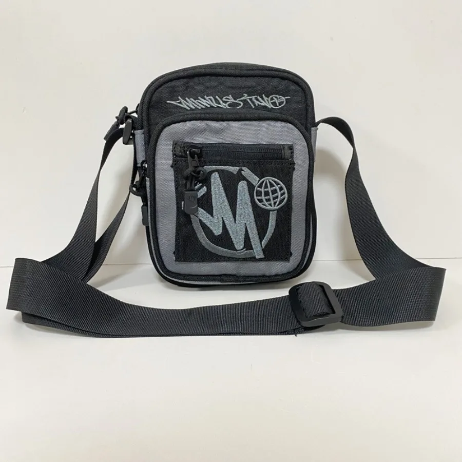 

【Новый стиль】Нейлоновая сумка через плечо Minustwo 2026, новая модная мужская маленькая квадратная сумка, легкий дизайн, модный рюкзак.