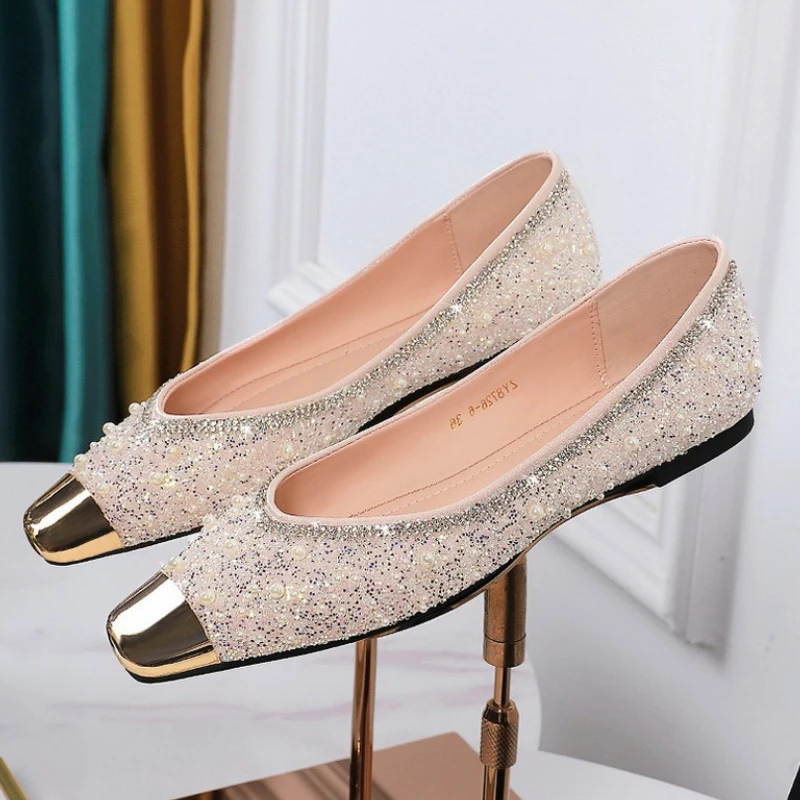 

Роскошные туфли-лодочки на низком каблуке с блестящим жемчугом, женские дизайнерские туфли с металлическим квадратным носком и стразами, элегантные свадебные туфли на каблуке для невесты