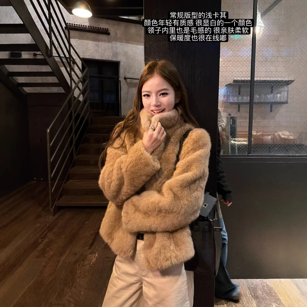 Soft and Bony Autumn and Winter Foundation Environmentally Friendly Fur Integrated Mao Mao Jacket Has Unique Fashionable Simple