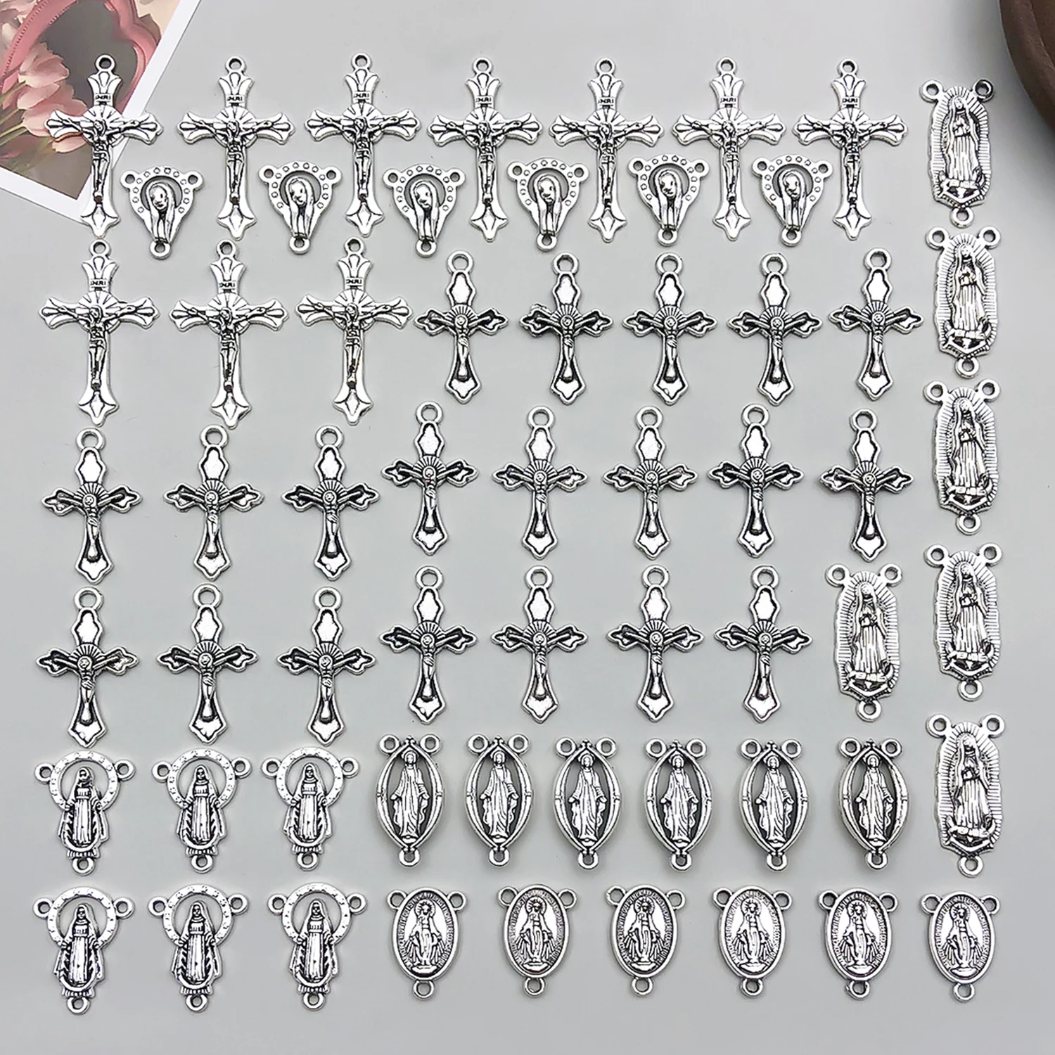 60 Piezas de Dijes de Cruz de la Virgen María en Aleación Plateada Antigua para Fabricación de Joyas, Aretes, Pulseras y Collares