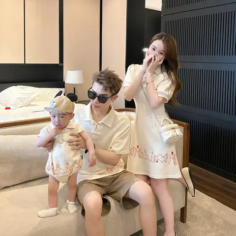 Sommarfamiljkläder 2023 Matchande mamma och baby matchande klänning som mamma som dotter kaninklänningar far och son-skjorta 10 best sales familjeklänning för mor far och son - №8