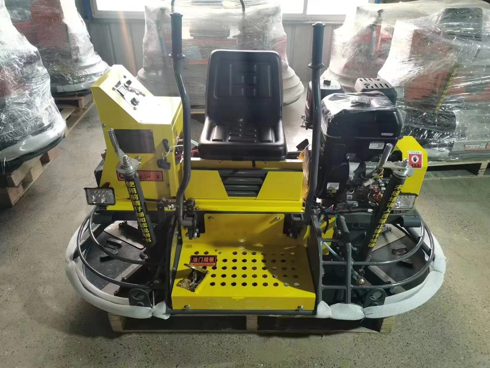 Ride on Power Trowel Price 15hp  petrol  Engine Driving Concrete Trowel Machine Ride on Power Trowel