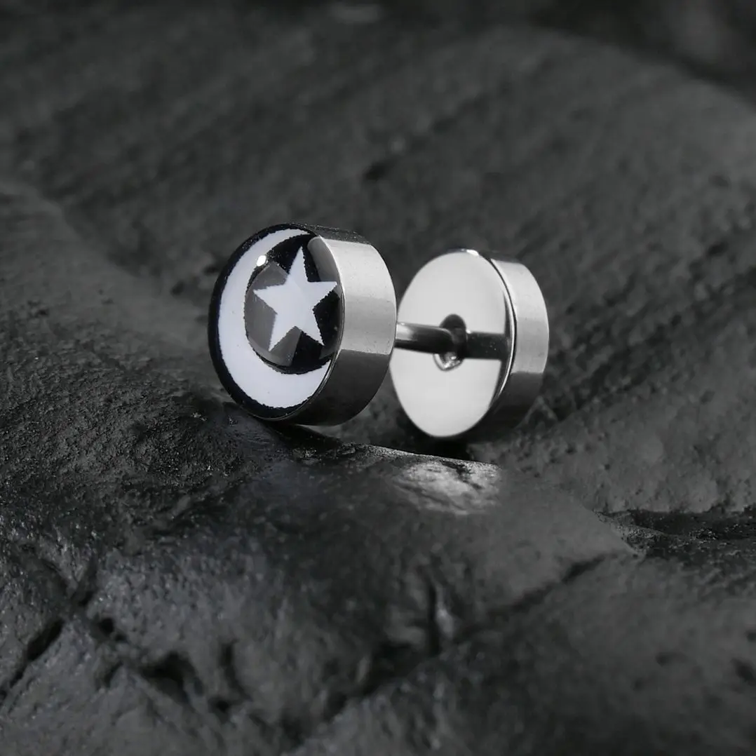 1 Piece Punk Women/Men Stainless Steel Screw Dumbbell Gothic Stud Earrings Hip Hop Rock Hypoallergenic Earring Jewelry Gift