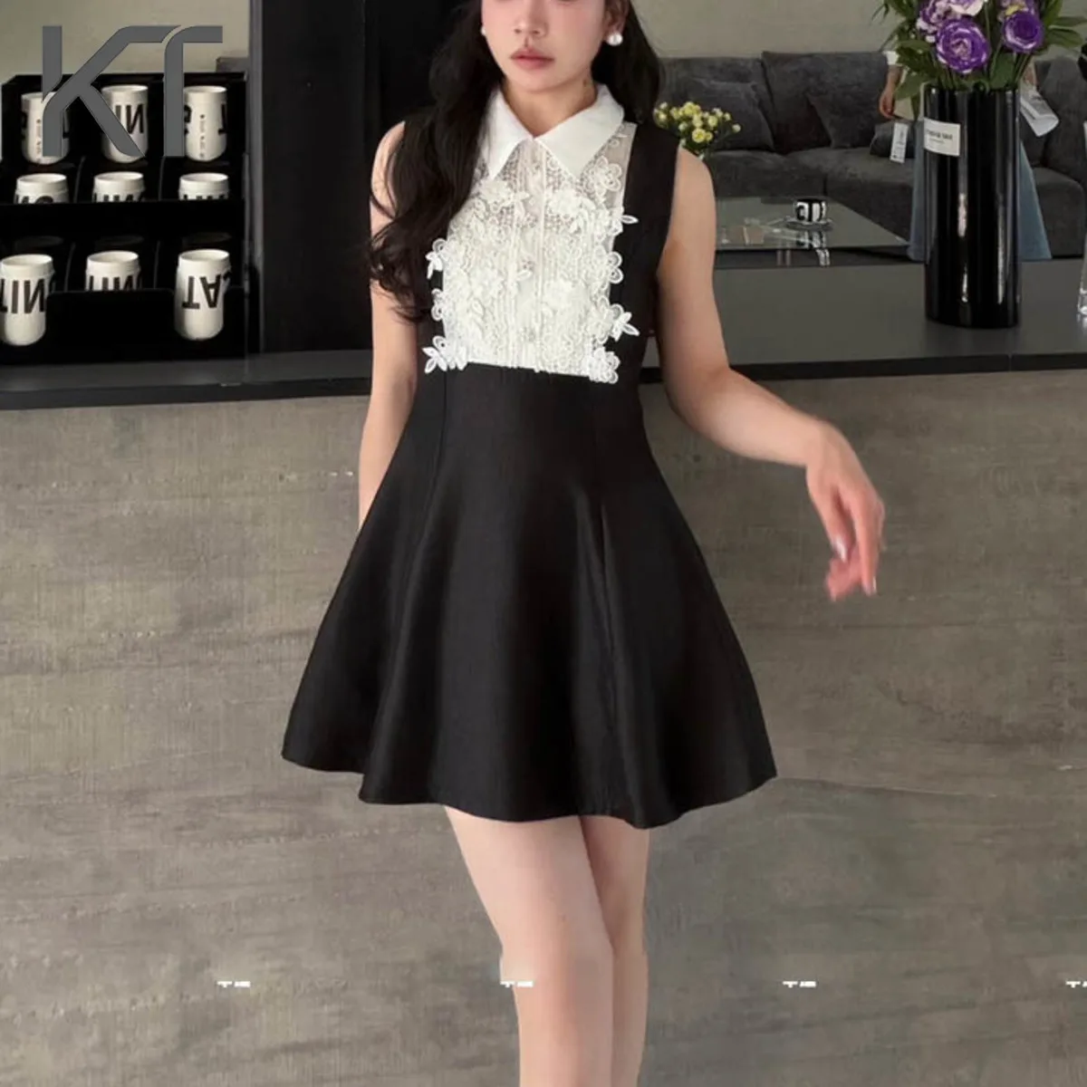 

Элегантное платье KT с контрастным воротником и кружевными вставками для женщин, без рукавов, с цветочным кружевом, расклешенным подолом, для вечеринок и повседневной носки.