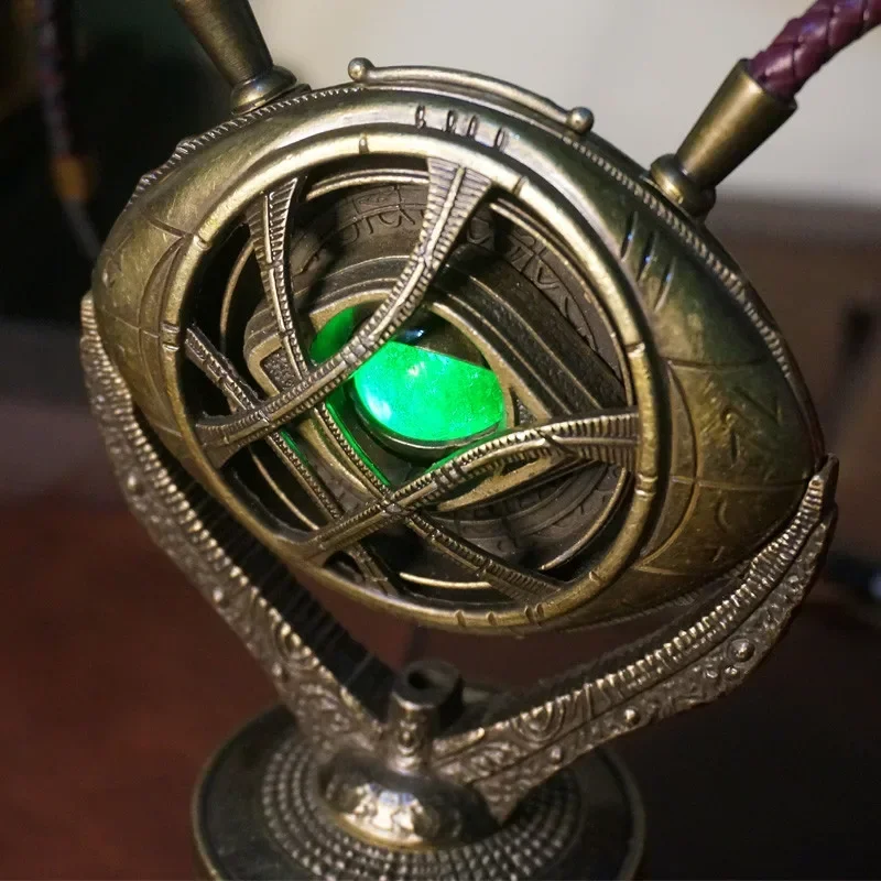 AA طبيب غريب كريستال عين Agamotto قلادة إنفينيتي الحرب قلادة مع قاعدة مجوهرات اكسسوارات 2025 جديد