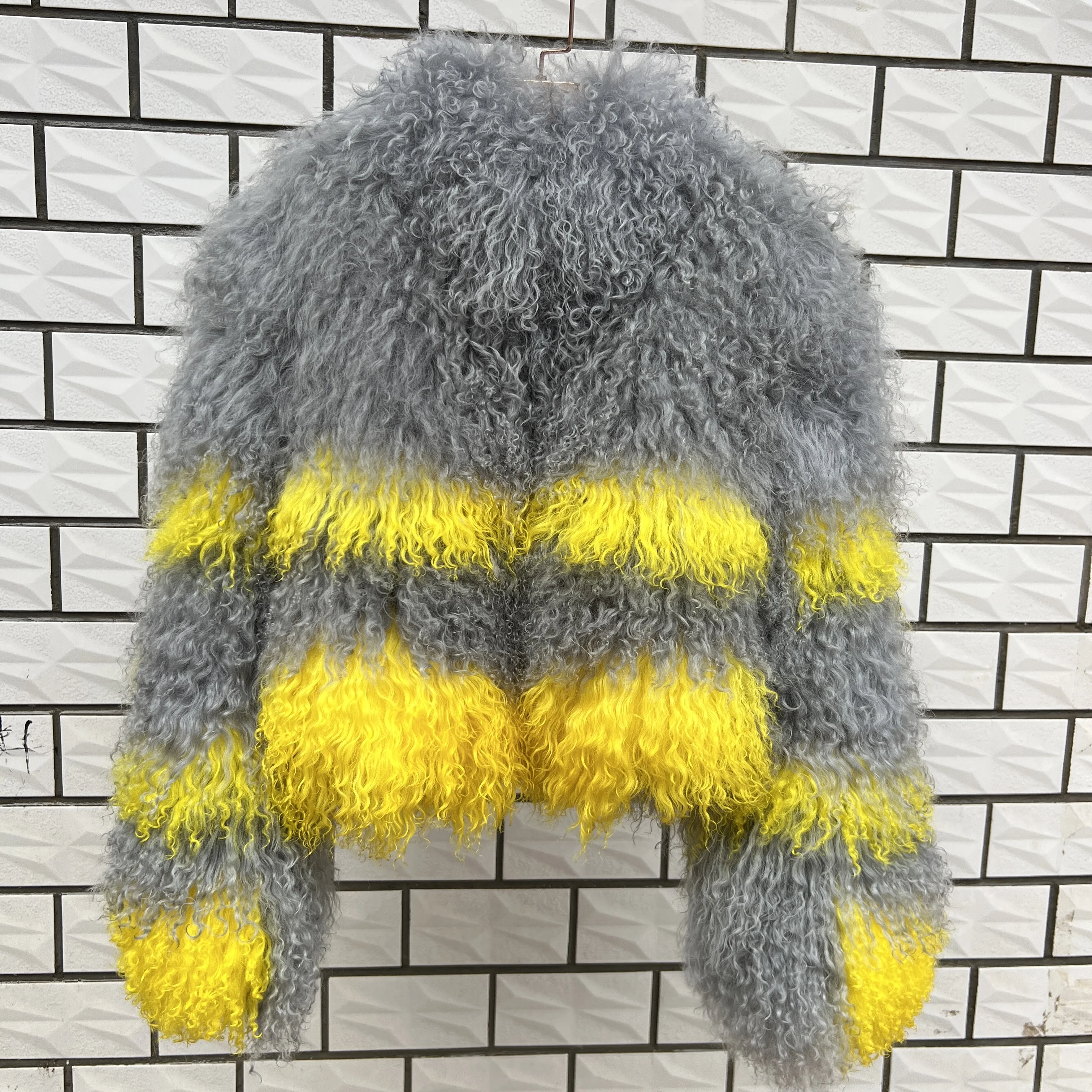 Winter dames echte Mongoolse lamsbontjas tweekleurige kleur trendy en modieuze bovenkleding hoogwaardige korte en jas