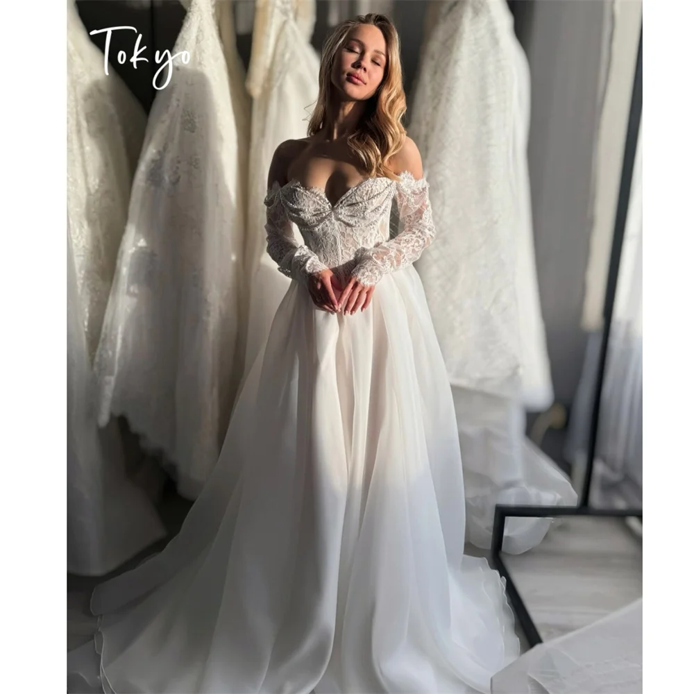 Tokyo Aangepaste Witte Uit de Schouder Trouwjurken Lange Mouwen Tule Hof Trein Bruidsjurken 2025, A-lijn Bruidsjurken
