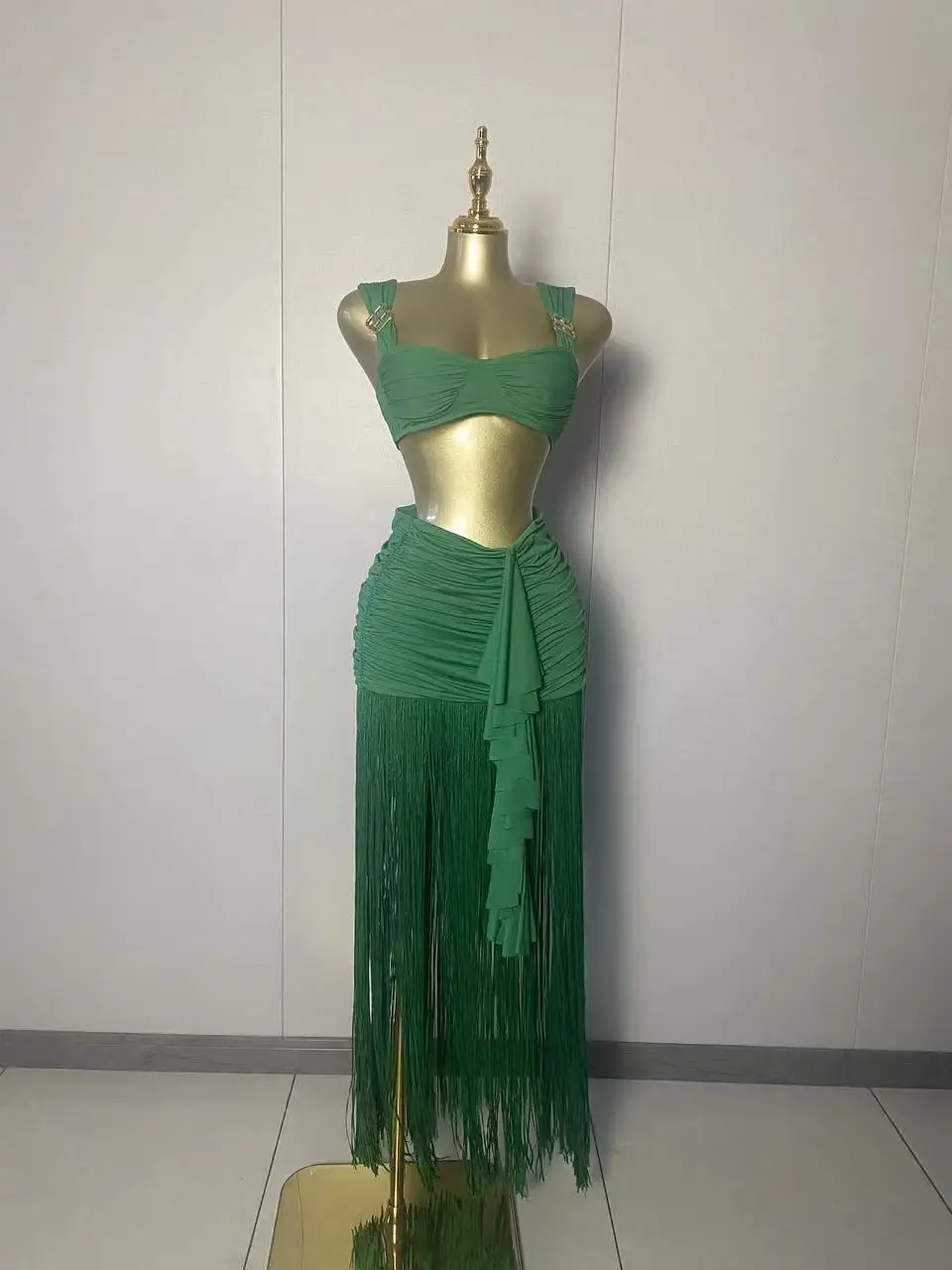 

Новинка 2025, женские сексуальные топы без бретелек, зеленый комплект с юбкой из двух предметов с кисточками, элегантные вечерние клубные наряды для вечеринок