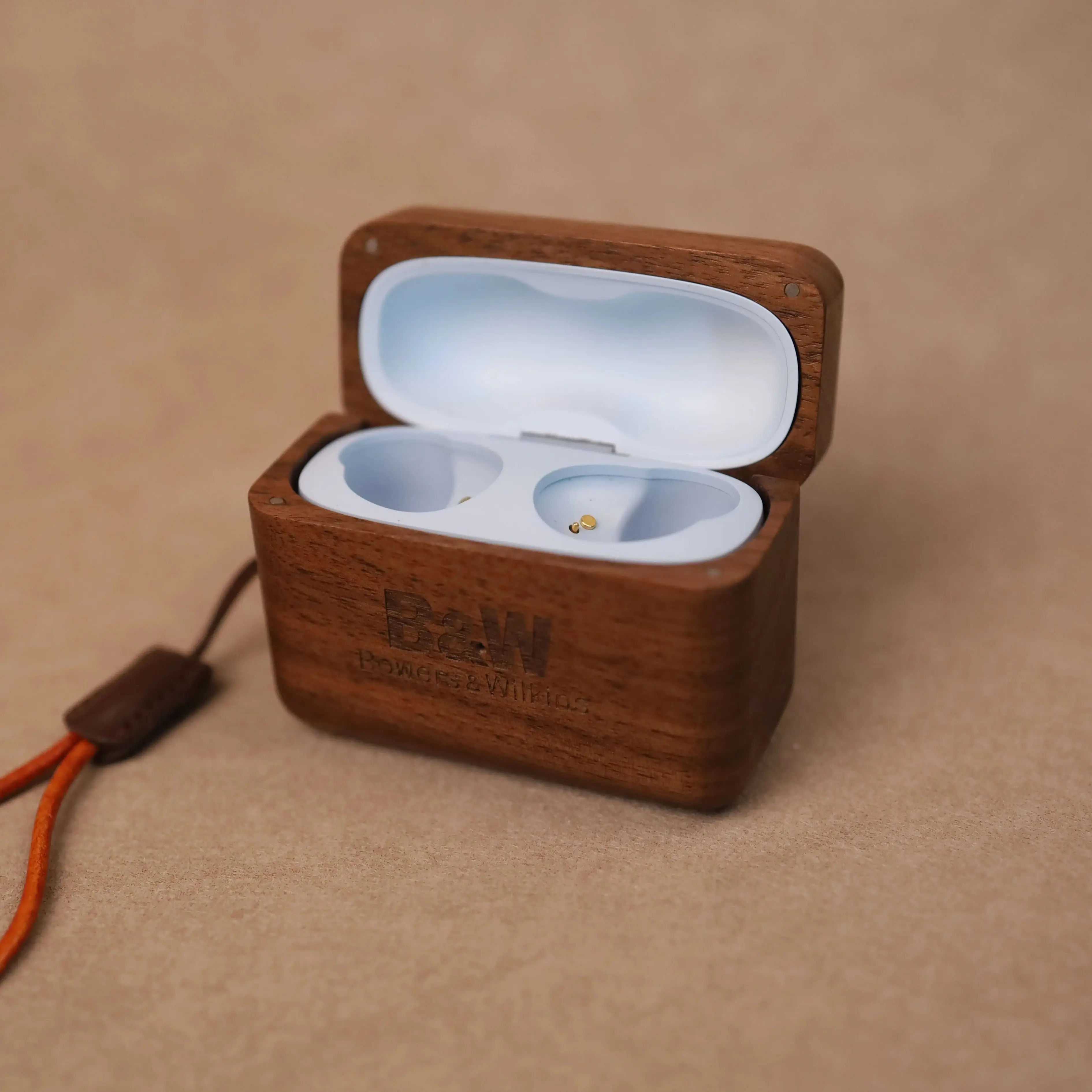 

Walnut Wood Earphone Protective Case for Bowers & Wilkins Pi8 / Pi6 – Engraved Logo, Solid wood PI8 case Includes Leather Strap