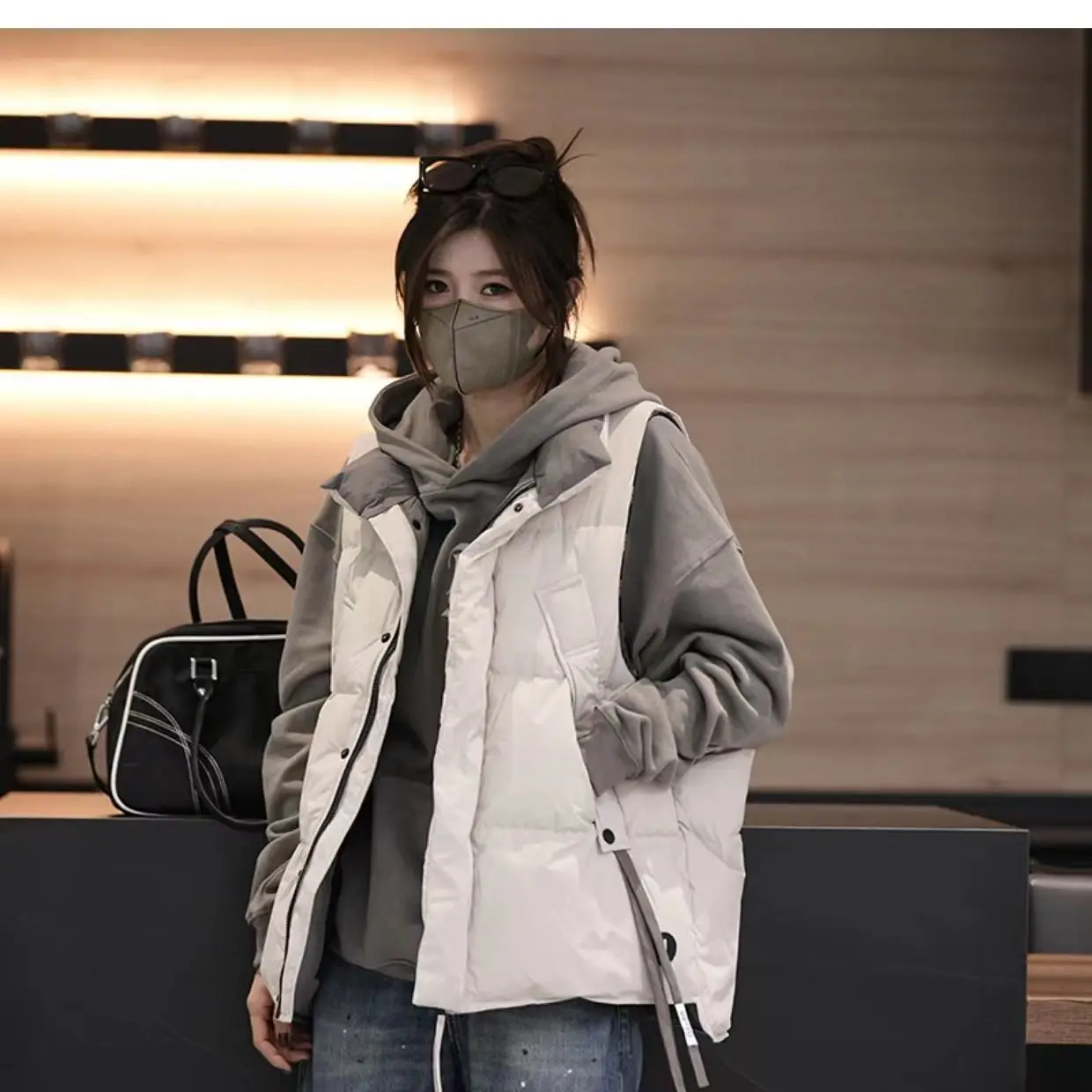 

New 2024 Women Cotton Padded Vests Loose Fit Solid Color Sleeveless Jackets Portable Girl Windproof Waistcoats T614