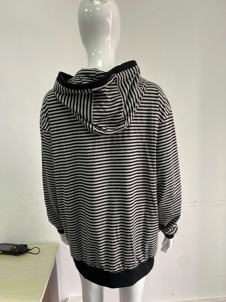 

Hooded long sleeved T-shirt with striped buttons, half cardigan design, fashionable clothing for couples, men and women