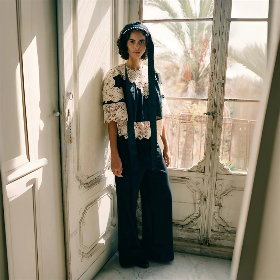 

Romantic Black Lace Artistic Short Shirt Hollow out Design New York Style Spring Collection Elegant Loose Fit Women's Blouse