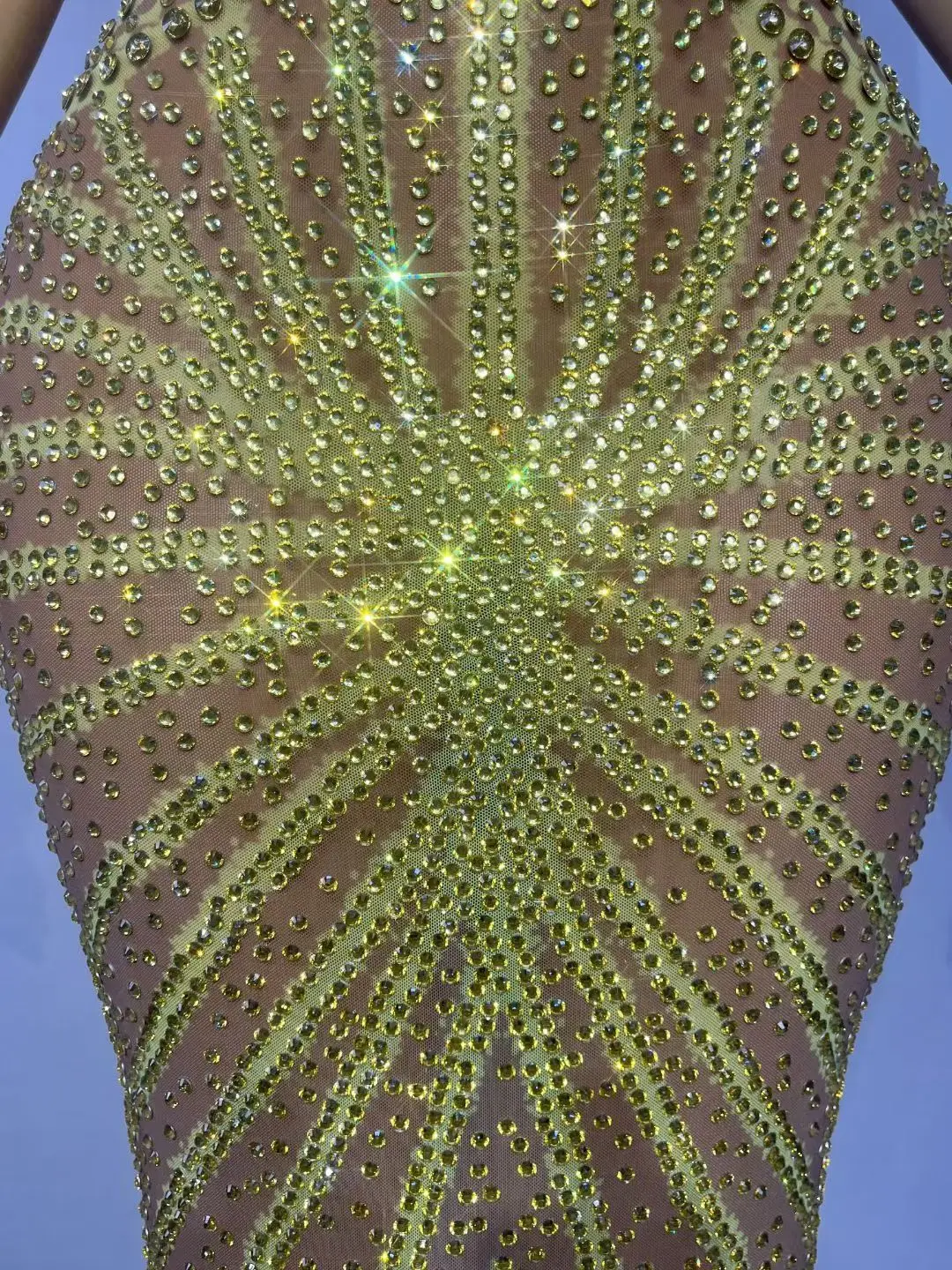 ชุดราตรีหรูหราสำหรับผู้หญิงคุณภาพสูง ประดับคริสตัลและเพชร แขนกุด เหมาะสำหรับงานปาร์ตี้ งานราตรี งานพรอม หรืองานเลี้ยงสังสรรค์ สไตล์เซเลบริตี้ เปิดหลัง