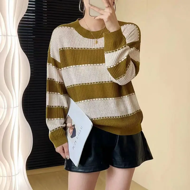 Atasan sweater wanita lengan panjang, atasan sweater longgar lengan panjang leher bulat kontras dengan garis ukuran Plus musim gugur dan musim dingin