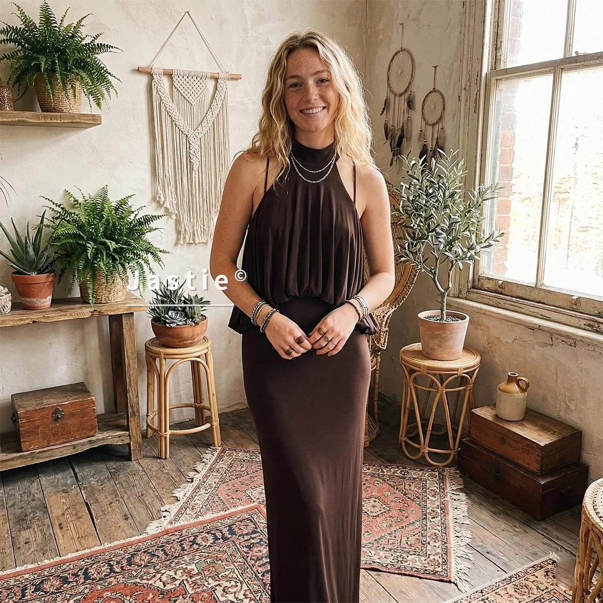 

Элегантное женское макси-платье с воротником-халтер, коричневое, роскошное, многослойное, с оборками, облегающее, длинное, без спинки, для вечерних мероприятий, шикарное вечернее платье