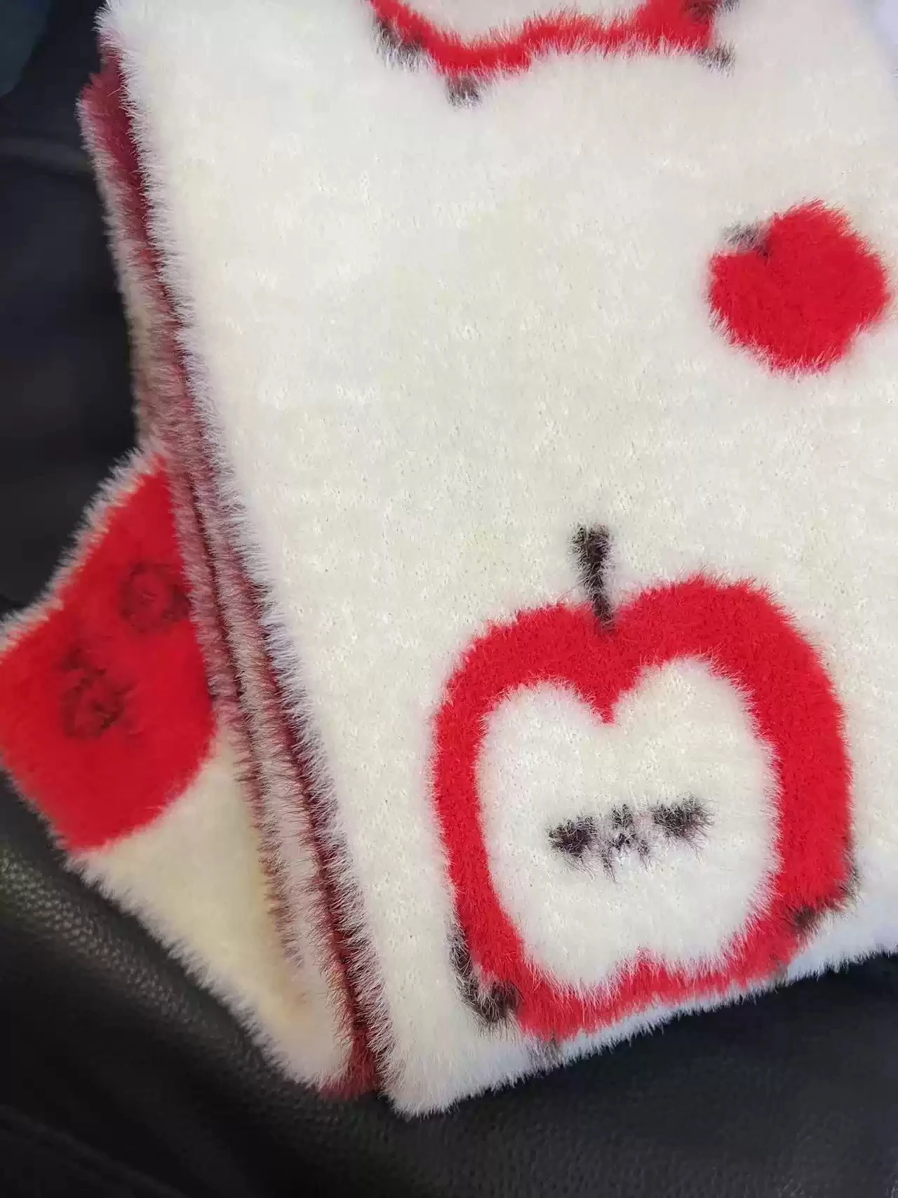 Love and Deepspace Caleb Cosplay Anime dessin animé mignon pomme foulards silencieux écharpe cache-cou chaud vêtements d'hiver cadeau de noël