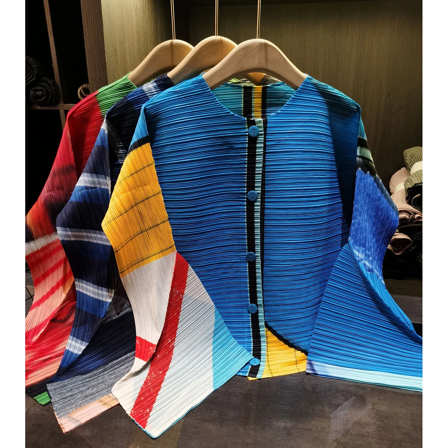 

Miyake Pleated Spring Summer Single-Breasted Cardigan Jacket with Color-Block Print Loose Fit Elegant Commuter Shirt for Women