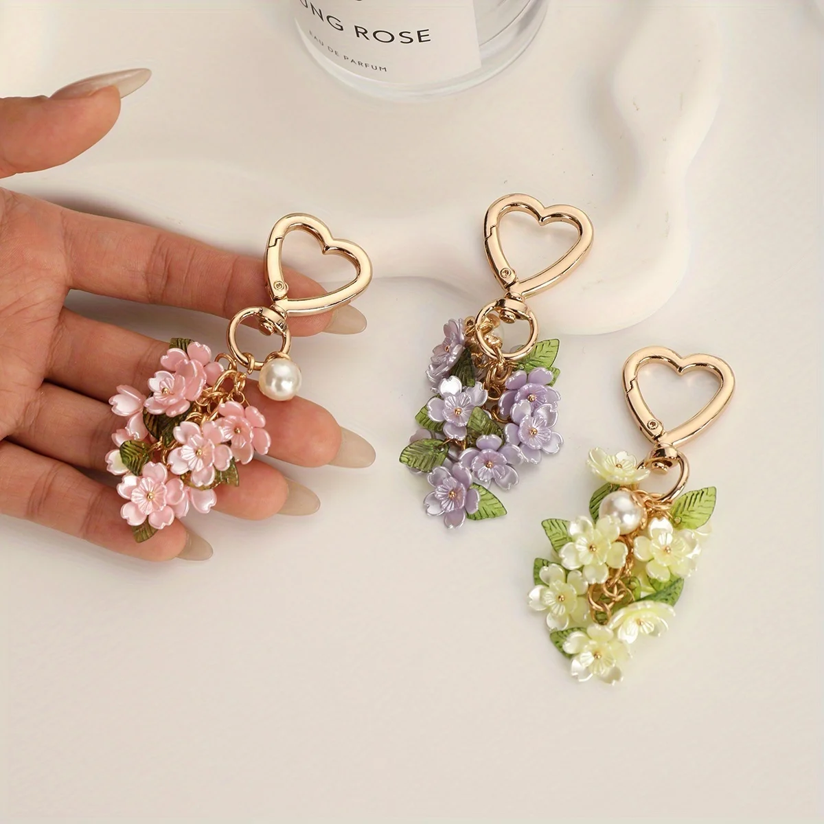 

1Pc romantic heart-shaped flower keychain, colorful enamel cherry blossom pearl pendant, European and American Valentine's Day birthday gift, exquisite accessories
