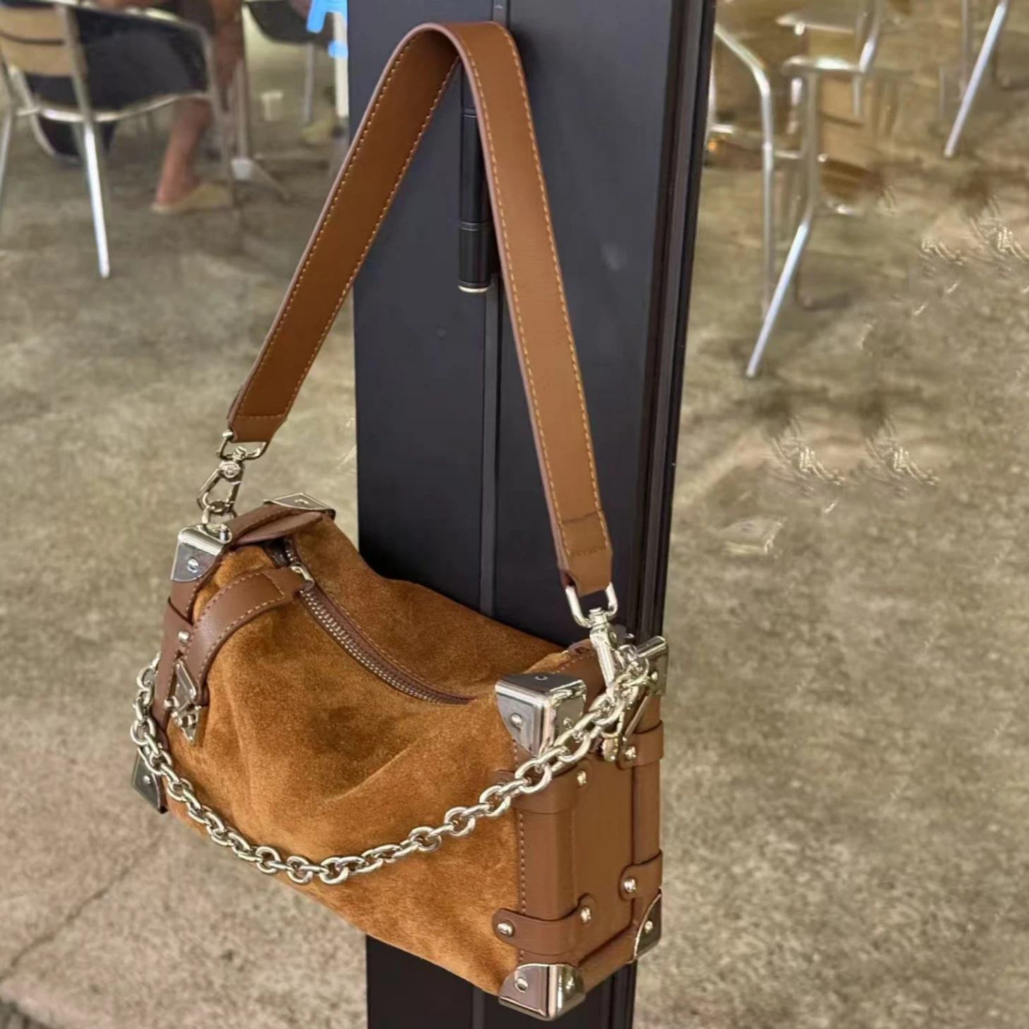 

Frosted cowhide soft box bag autumn winter new women's bag niche design suede rivet chain vintage one-shoulder crossbody bag