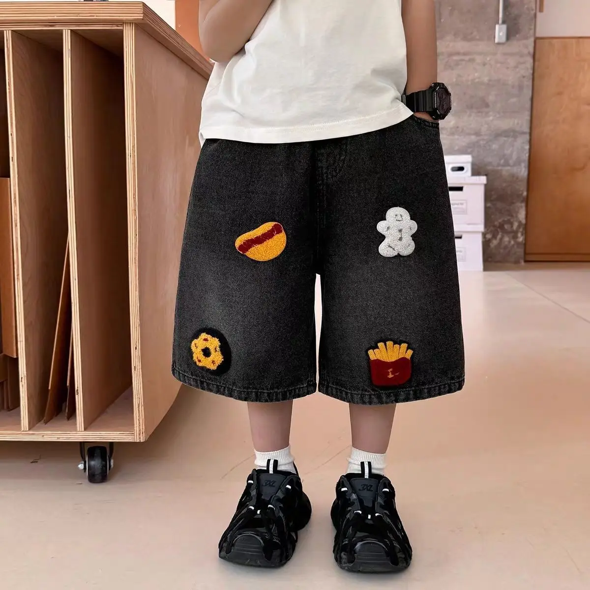 

Новые летние джинсовые шорты для мальчиков 2026 года с вышивкой в виде полотенца и забавным принтом в виде закусок, укороченные брюки для детей, повседневная одежда для малышей из мягкого хлопка