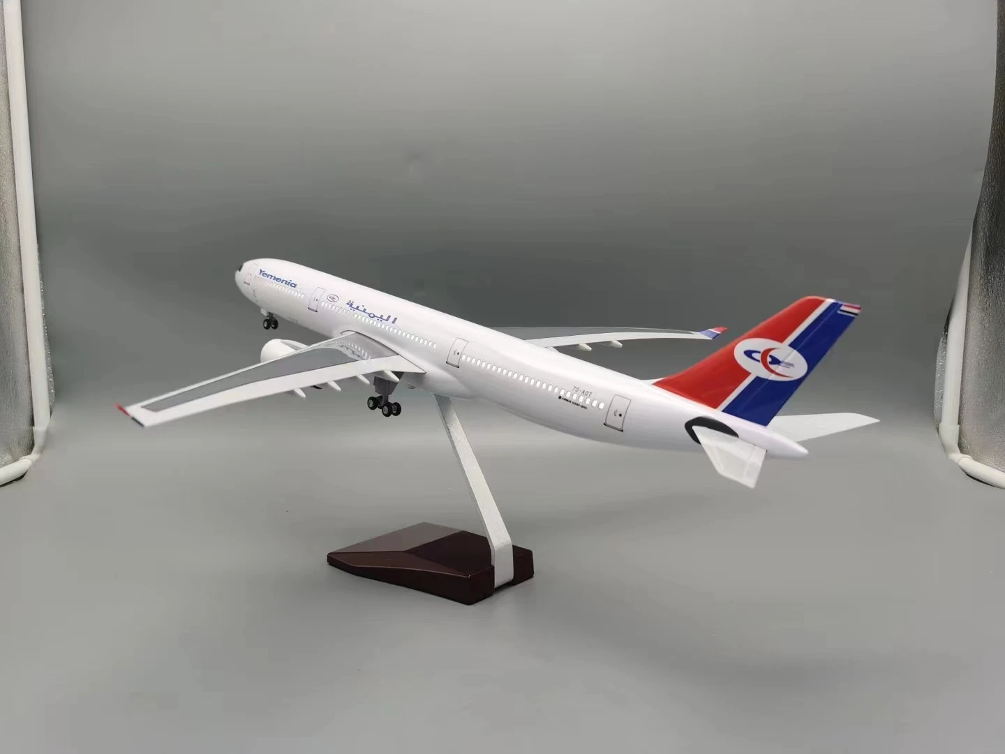 

47cm Airplane Scale 1:135 Model Planes A330 Yemen Airways Resin Diecast Aircraft Toy Children Collection Gift With Light & Stand