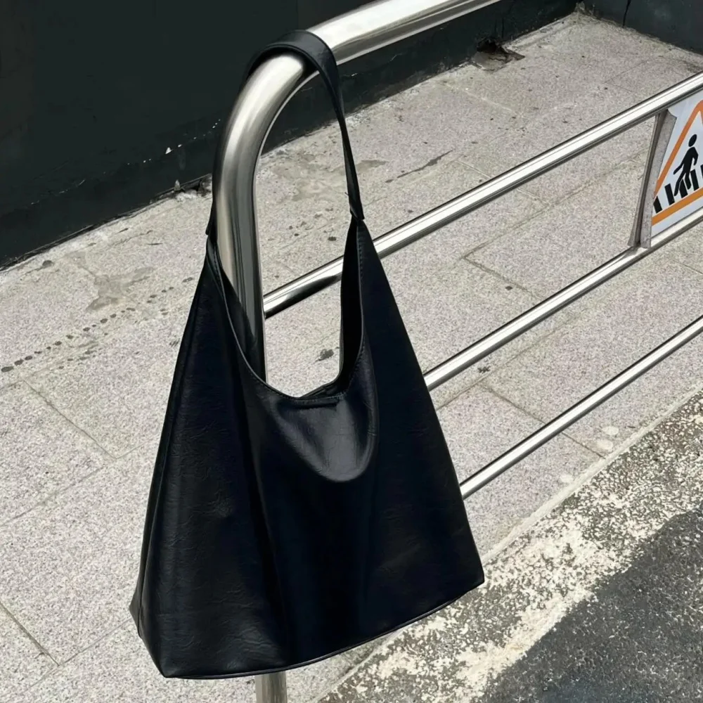

Brief Niche Design Large Capacity Tote Bags Commuting Soft Pu Shoulder Versatile Black Women's Bag New Style
