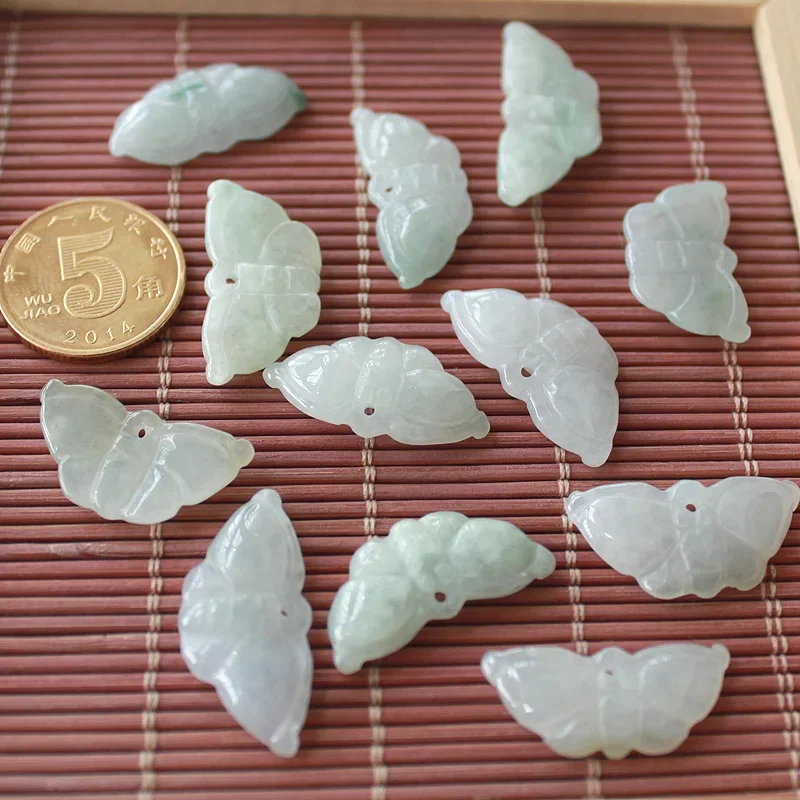 5PC Natural Jade Emerald Butterfly Beads Pendant Akcesoria DIY Bangle Charm Biżuteria Moda Ręcznie rzeźbiony amulet szczęścia