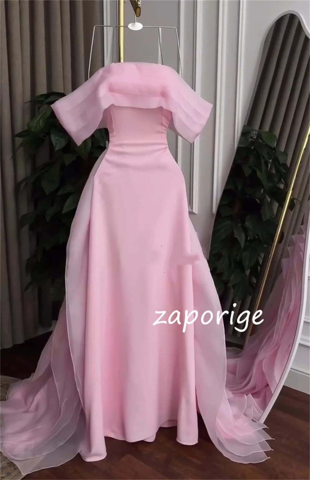 Abiti lunghi con spalle scoperte e pieghe in jersey abbinate personalizzate Quinceanera in stile cinese di alta qualità