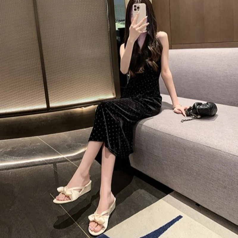 الفاخرة القوس الزخرفية الترفيه إسفين عدم الانزلاق النعال الإناث 2025 الصيف موضة ليوبارد النعال الزخرفية لينة سوليد